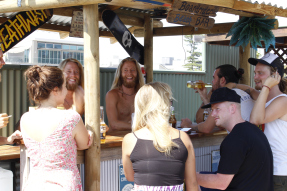 rooftop-byo-bar-bbq-BOARDRIDER-BACKPACKER-WORKING-HOSTEL-CHEAP-ACCOMMODATION-COUPLE-ROOM-MANLY